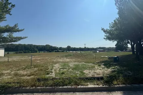 6621 River Bend Dr, Johnston, IA 50131