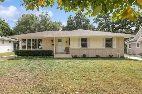 4114 Leonard Pl, Des Moines, IA 50310