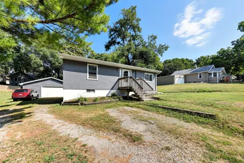 1115 Rittenhouse St, Des Moines, IA 50315