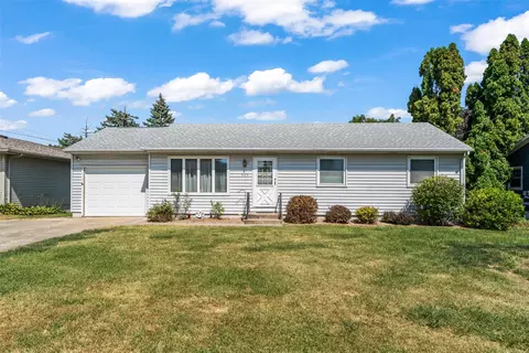 505 Edgeland Dr, Marshalltown, IA 50158
