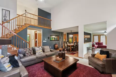 1824 NW 90th St, Clive, IA 50325
