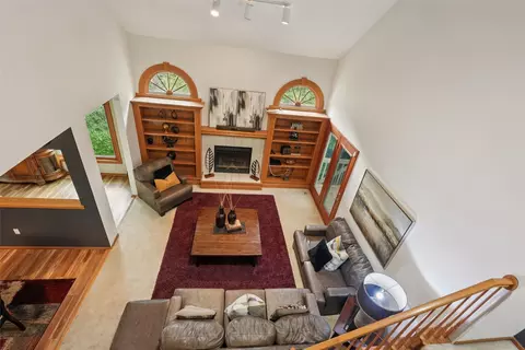 1824 NW 90th St, Clive, IA 50325
