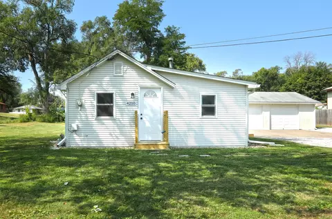 4210 NE 28th St, Des Moines, IA 50317