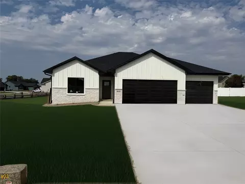 803 Carly Ln, Prairie City, IA 50228