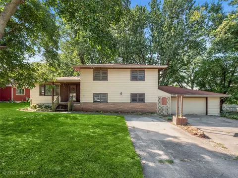 411 W Pleasant St, Pleasantville, IA 50225