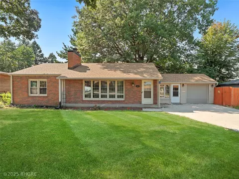 5410 SW 20th St, Des Moines, IA 50315