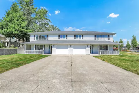 708 710 Independence St, Pella, IA 50219