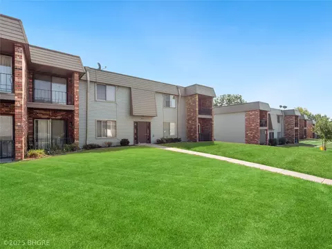 4849 Woodland Ave #3, West Des Moines, IA 50266