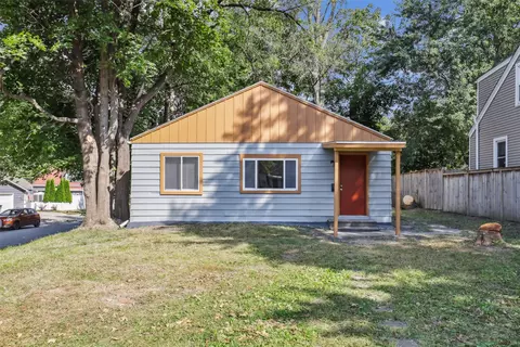 2421 39th St, Des Moines, IA 50310