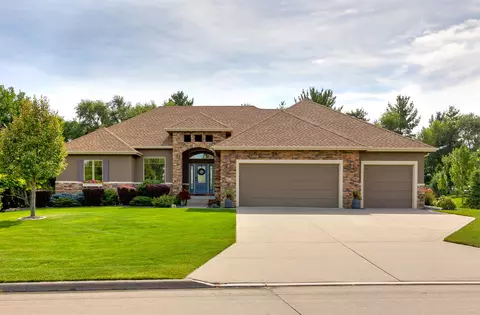 313 Oakwood Dr, Polk City, IA 50226