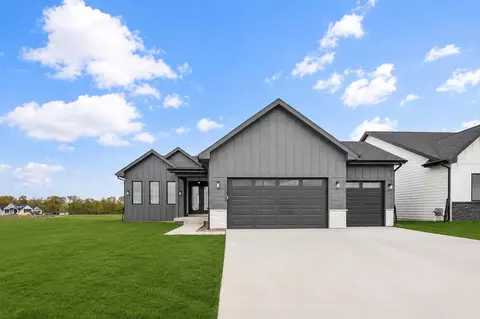 17339 Brookview Dr, Urbandale, IA 50323