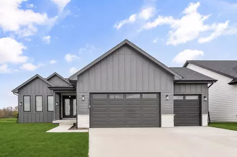 17339 Brookview Dr, Urbandale, IA 50323