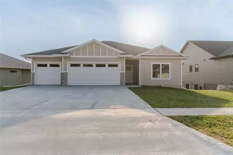 202 Meadowlark Dr, Monroe, IA 50170