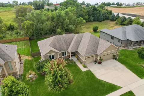 400 Indian Ridge Dr, Waukee, IA 50263