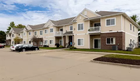 1740 SE La Grant Pkwy #18, Waukee, IA 50263