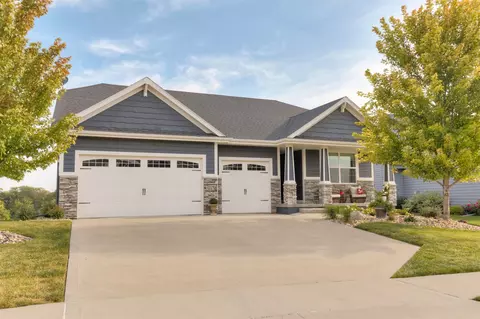 3663 NW 165th St, Clive, IA 50325