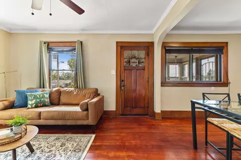 2355 Saylor Rd, Des Moines, IA 50313