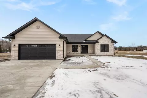 21164 Woodridge Ln, Shell Rock, IA 50670