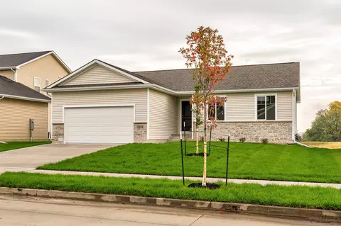 3351 Brook Landing Ct, Des Moines, IA 50317