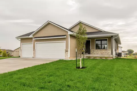 3391 Brook Landing Ct, Des Moines, IA 50317