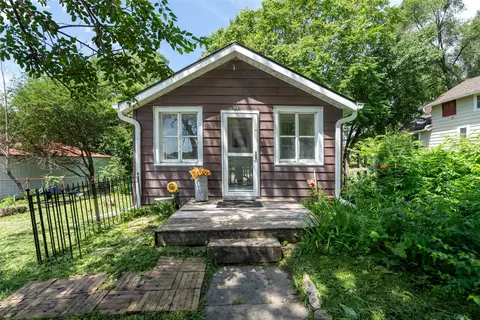 121 Cherry Ave, Ames, IA 50010