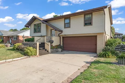 1433 N 8th Ave E, Newton, IA 50208
