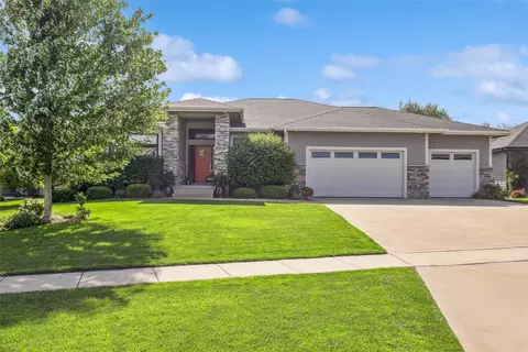 7910 NW 104th Ct, Johnston, IA 50131