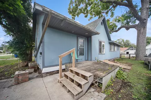 808 E Dunham Ave, Des Moines, IA 50315