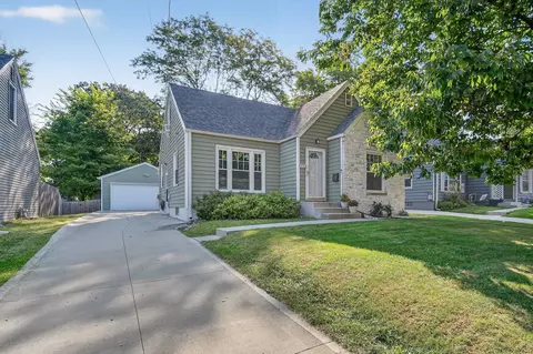 1713 45th St, Des Moines, IA 50310