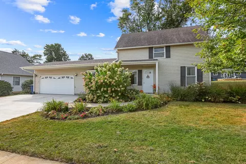 203 Vermeer Rd, Pella, IA 50219