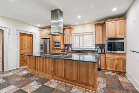 5664 Island Ave, Newton, IA 50208