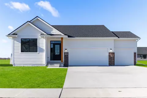 1116 Mulberry Dr NW, Bondurant, IA 50035
