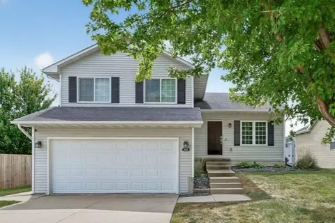 2528 Shady Lane Dr, Norwalk, IA 50211