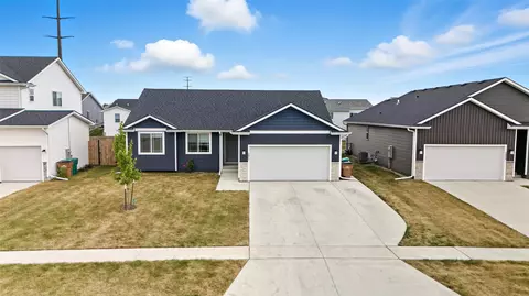 2817 21st St SW, Altoona, IA 50009