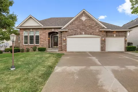 3605 153rd St, Urbandale, IA 50323