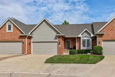 1935 SE Ashleaf Cir, Waukee, IA 50263