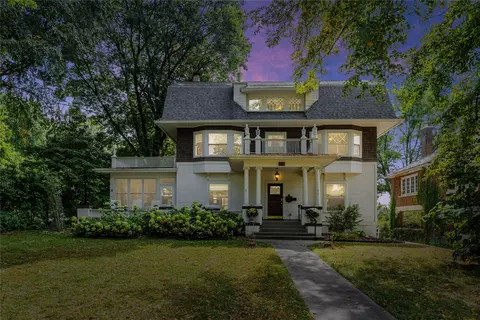 2840 Ridge Rd, Des Moines, IA 50312