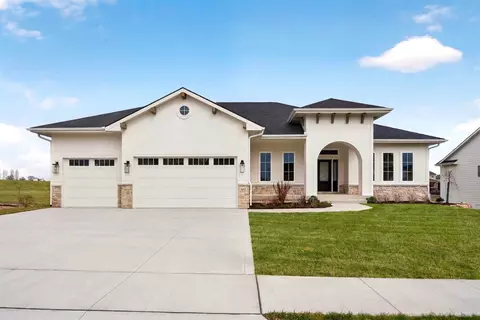16217 Sharon Dr, Urbandale, IA 50323
