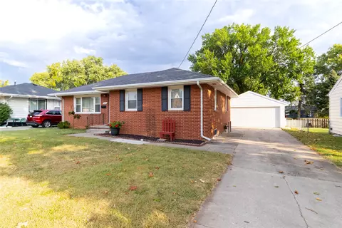 7017 Winston Ave, Urbandale, IA 50322