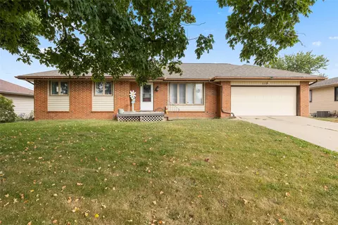 110 Lynwood Dr, Huxley, IA 50124