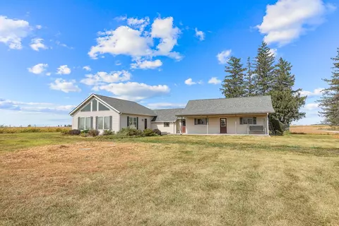 413 210th Ave, Pella, IA 50219