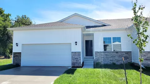 497 Kinley Dr, Waukee, IA 50263