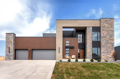 11957 Meadow Springs Dr, Johnston, IA 50131