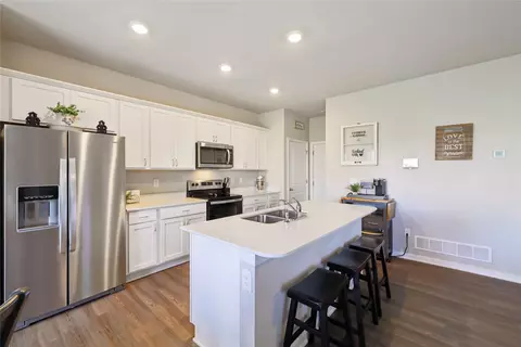 917 Maywood Ln, Waukee, IA 50263