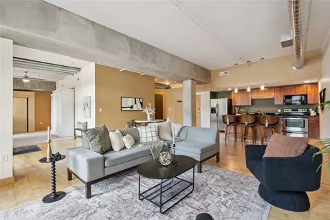 119 4th St #107, Des Moines, IA 50309
