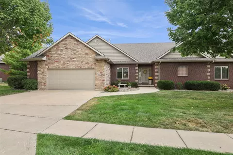 16691 Valleyview Ln, Clive, IA 50325