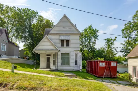 423 E Howard St, Colfax, IA 50054