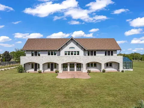 7217 NW 107th St, Johnston, IA 50131
