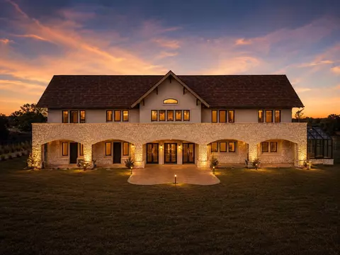 7217 NW 107th St, Johnston, IA 50131