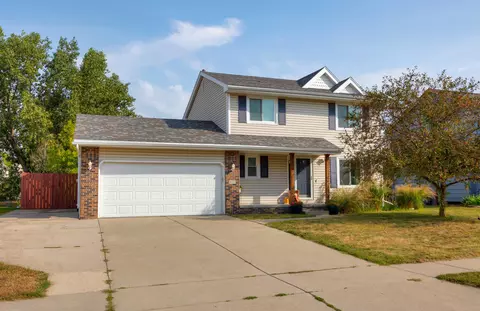 905 SE Meadowlark Dr, Grimes, IA 50111